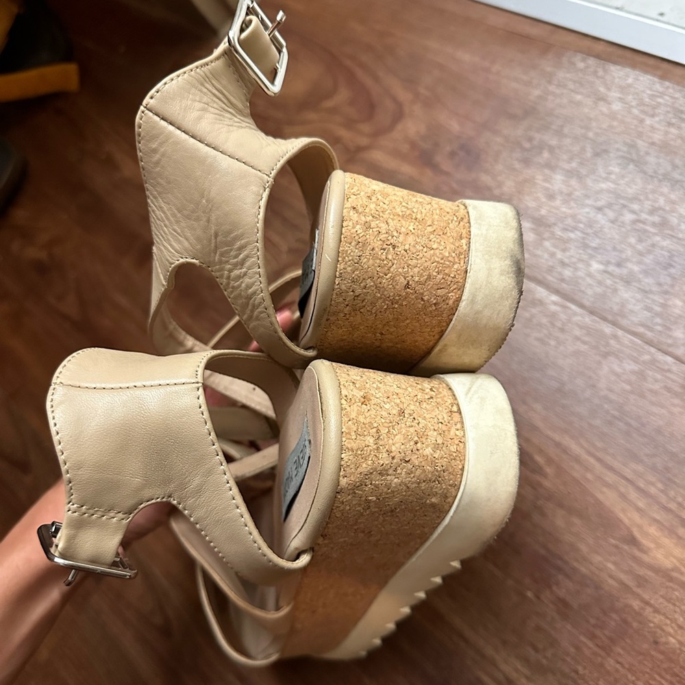 Vintage Steve Madden Tan Beige Leather Zig Zag Platform Sandals in Size 8 - Picture 5 of 8